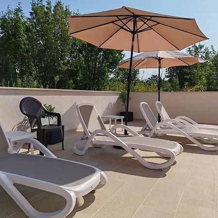Apartments Oleander Lovrecica-Residence With Pool מראה חיצוני תמונה