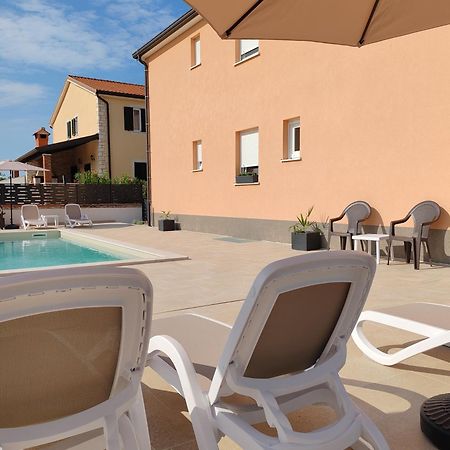 Apartments Oleander Lovrecica-Residence With Pool מראה חיצוני תמונה
