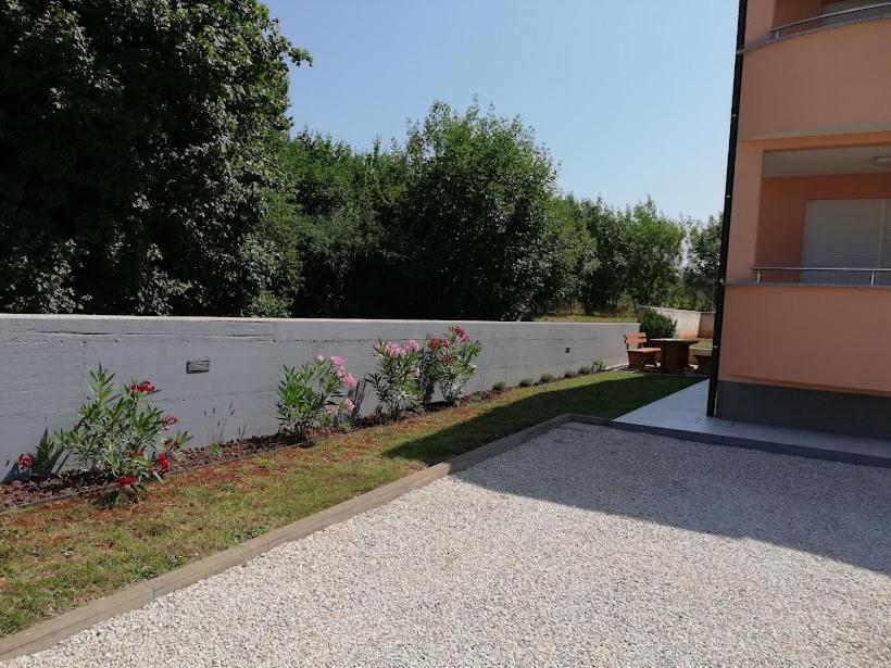 Apartments Oleander Lovrecica-Residence With Pool מראה חיצוני תמונה