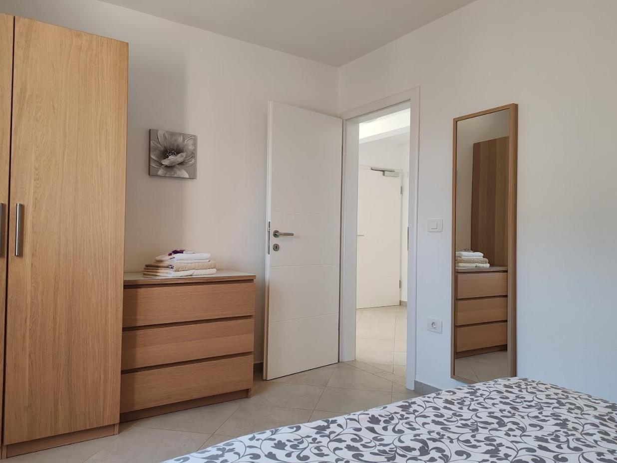 Apartments Oleander Lovrecica-Residence With Pool מראה חיצוני תמונה