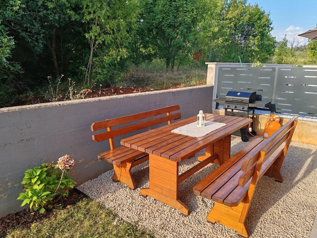 Apartments Oleander Lovrecica-Residence With Pool מראה חיצוני תמונה