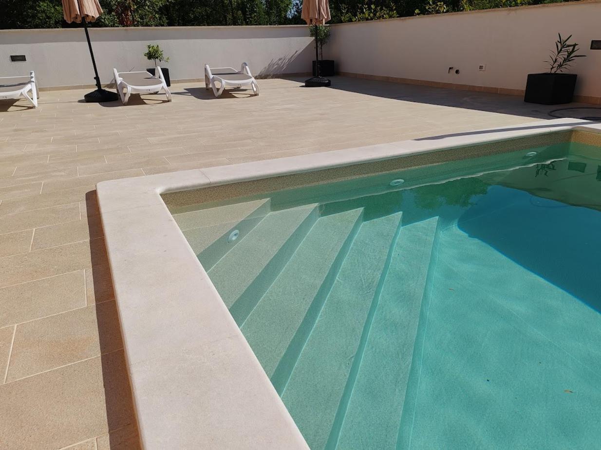 Apartments Oleander Lovrecica-Residence With Pool מראה חיצוני תמונה