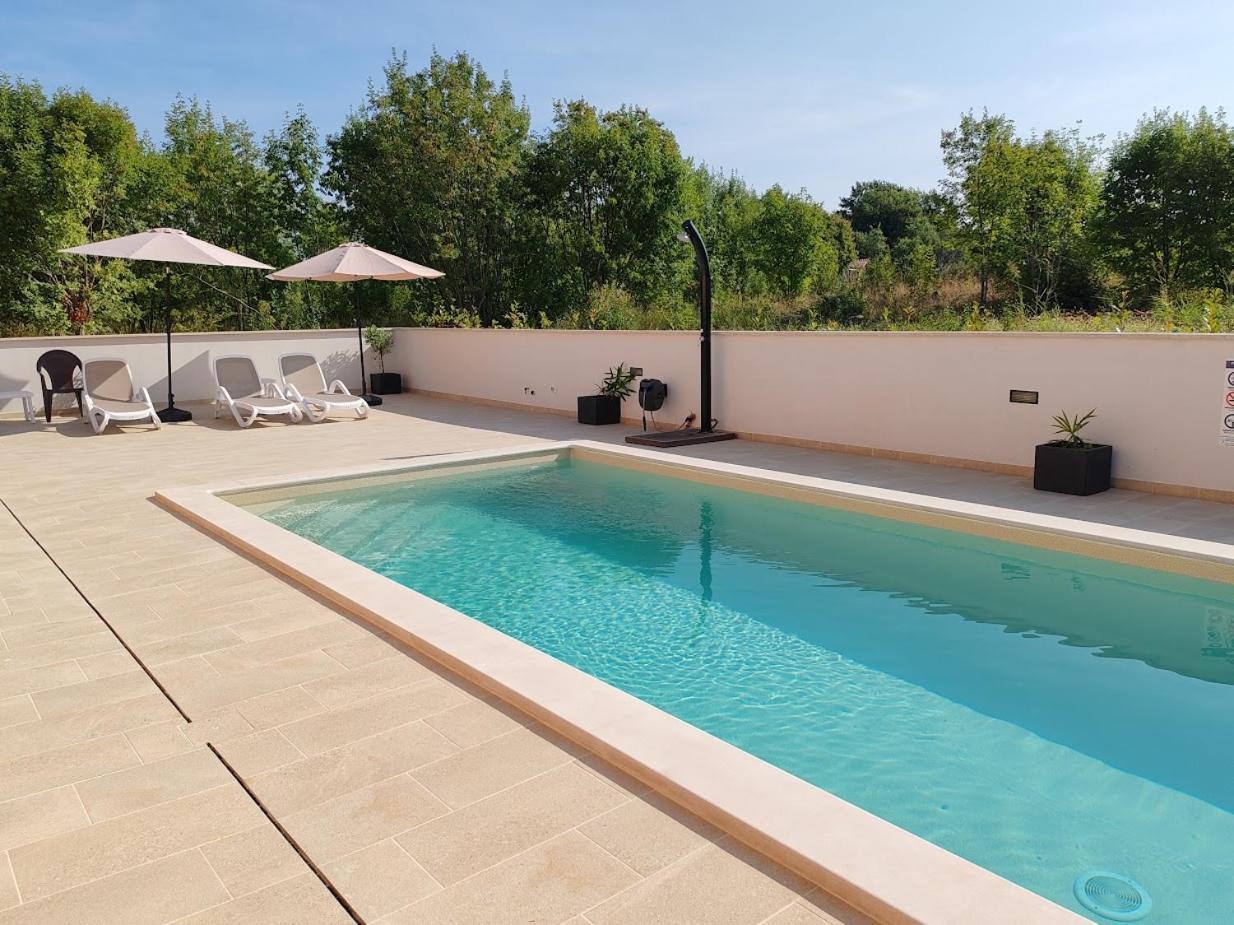 Apartments Oleander Lovrecica-Residence With Pool מראה חיצוני תמונה