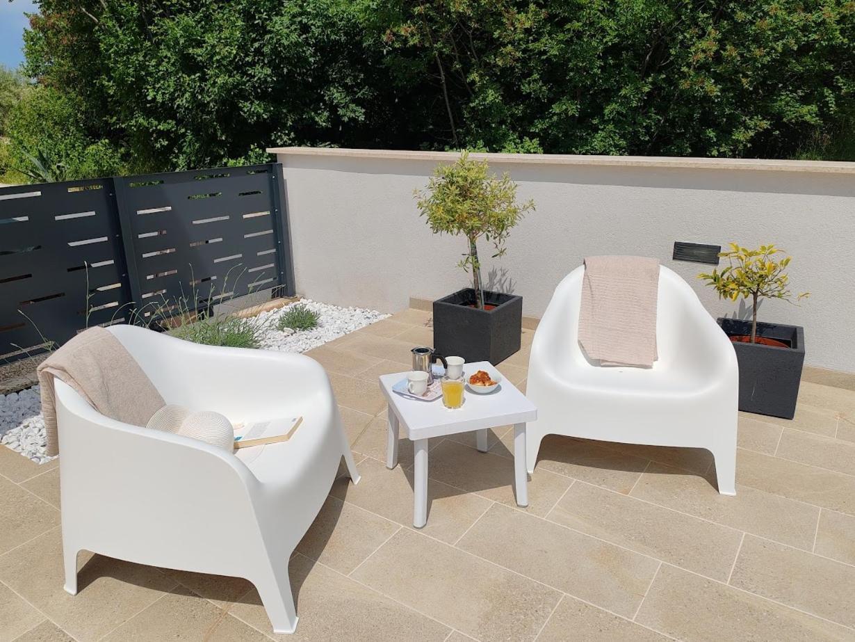 Apartments Oleander Lovrecica-Residence With Pool מראה חיצוני תמונה