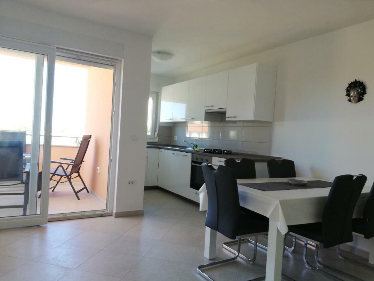 Apartments Oleander Lovrecica-Residence With Pool מראה חיצוני תמונה