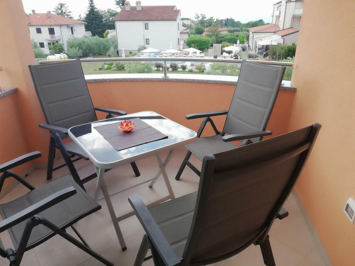 Apartments Oleander Lovrecica-Residence With Pool מראה חיצוני תמונה